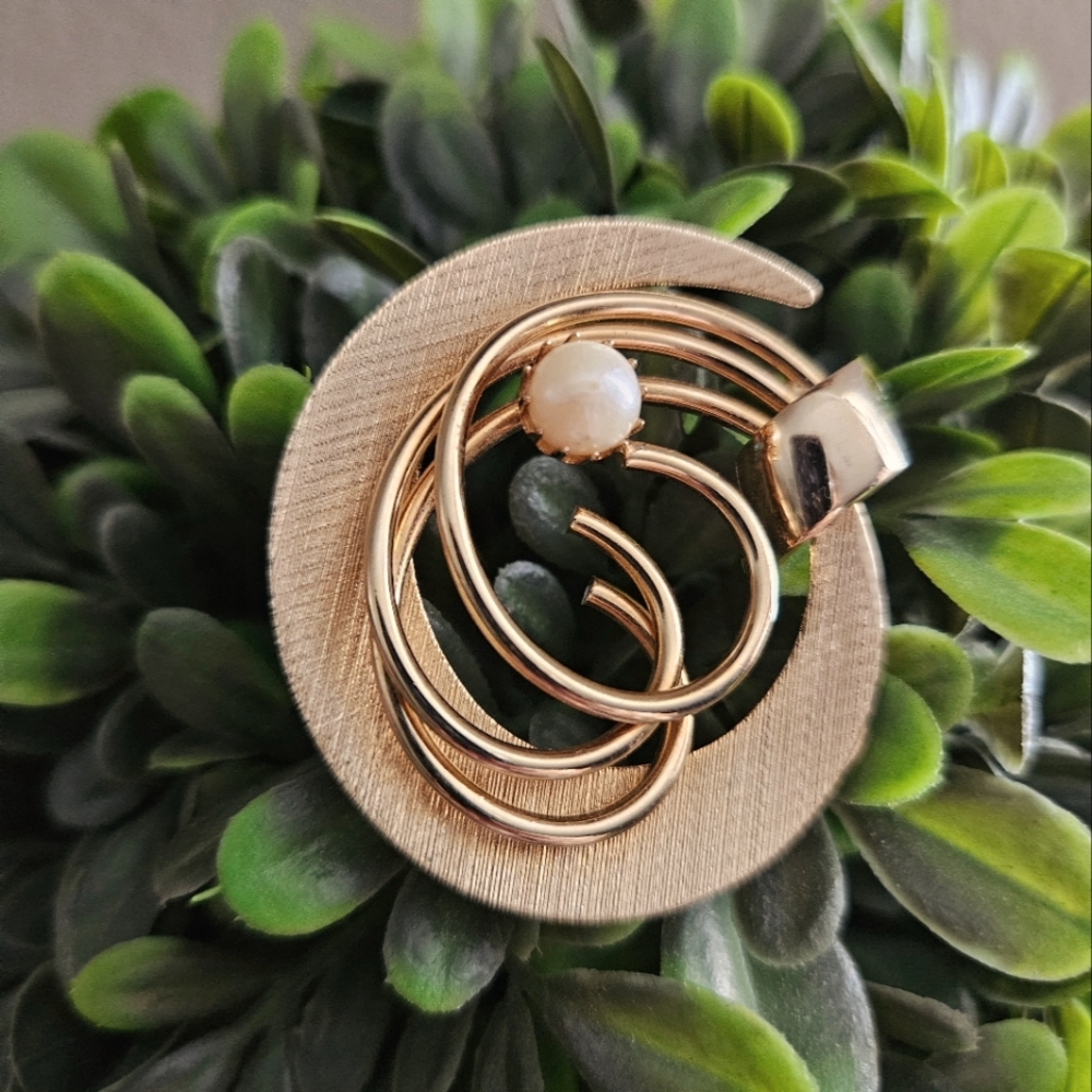 Vintage Jacklyn Gold-Tone  Brooch
